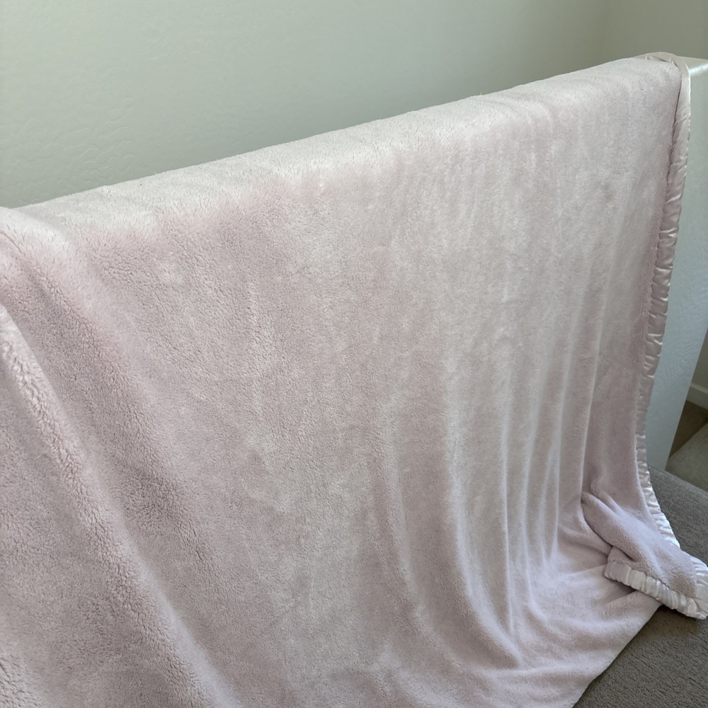 Rachell Ashwell  Simply Shabby Chic PINK Plush 2ply Blanket queen